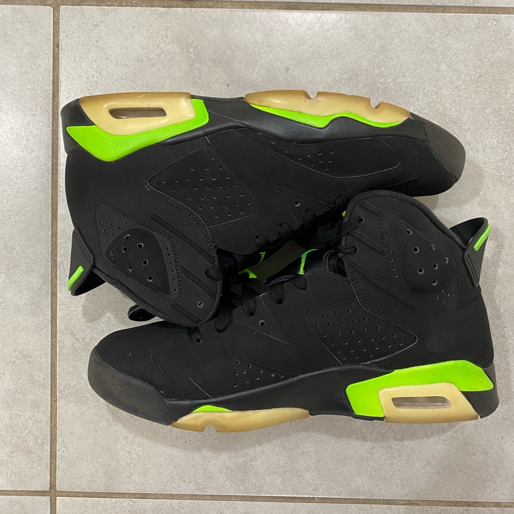 Air Jordan 6 Electric Green 
Size:12
Color:Black, Neon Green
Condition:Used/good